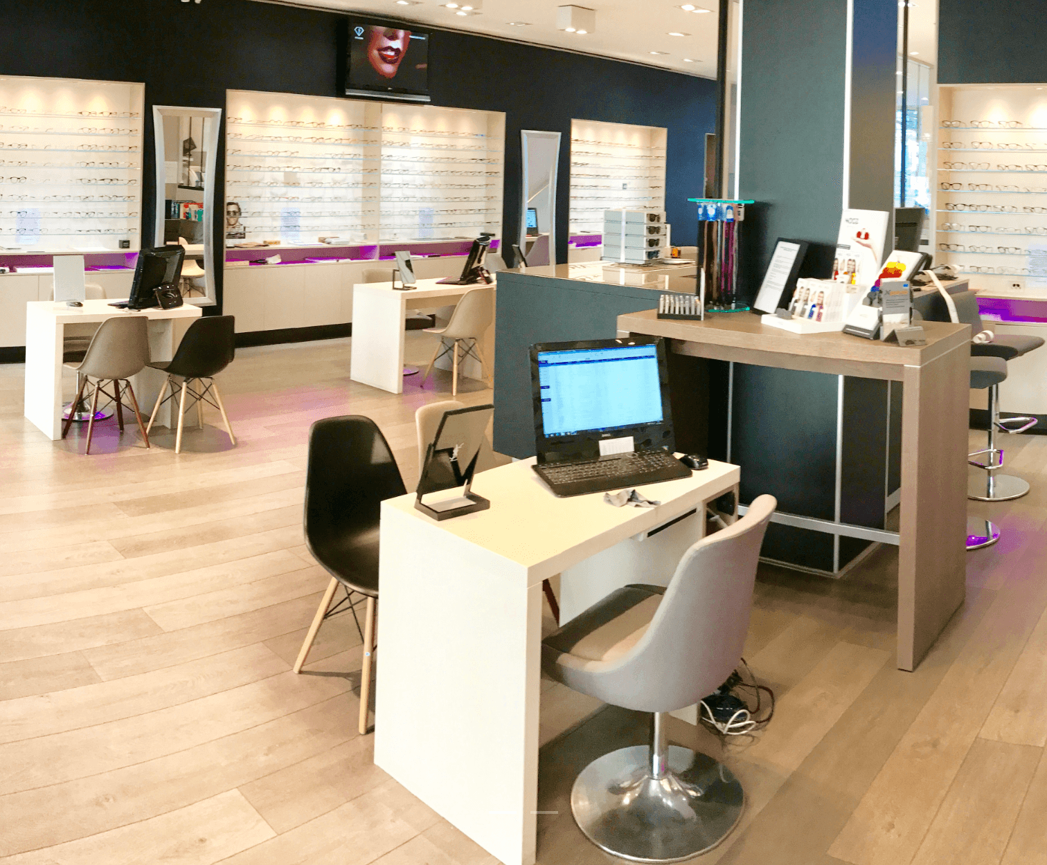 Intérieur de la boutique Première Optique